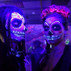 Fiesta de Halloween Neón UV...